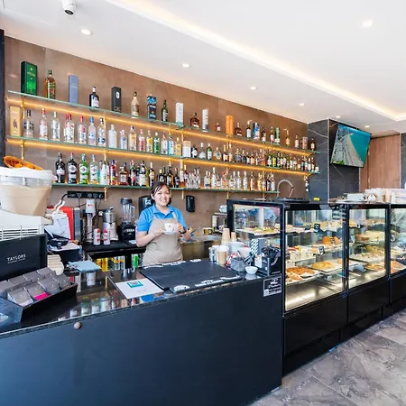 Islet Promenade Seafront 1 Bedroom With Sea View Balcony By Getawaysmalta * St Paul's Bay