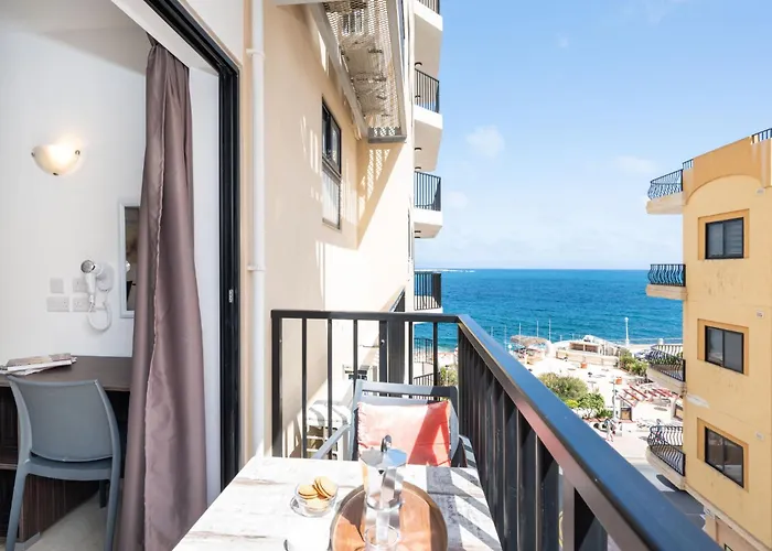 Islet Promenade Seafront 1 Bedroom With Sea View Balcony By Getawaysmalta *