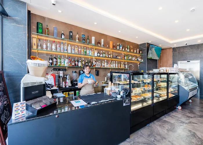 Islet Promenade Seafront 1 Bedroom With Sea View Balcony By Getawaysmalta * St. Paul's Bay